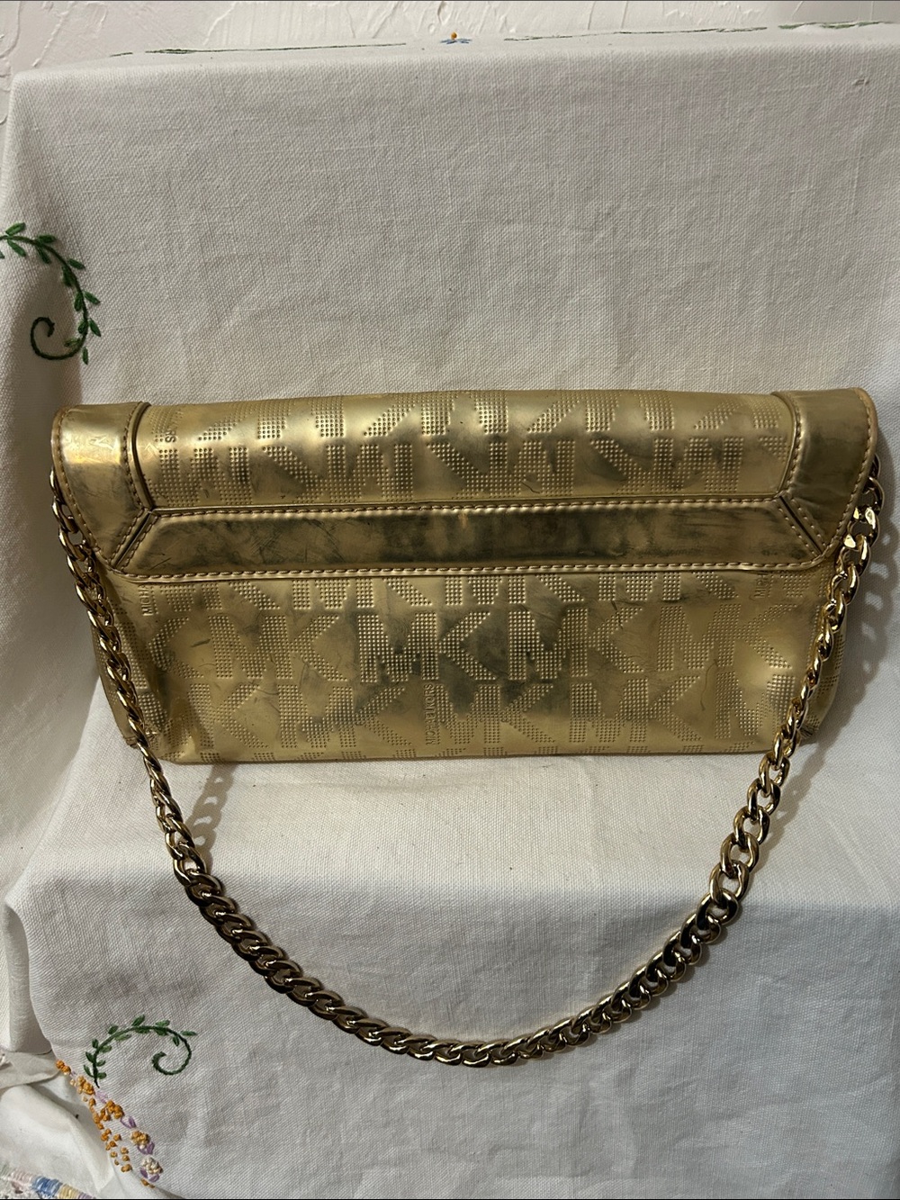 Michael Kors Metallic Gold Shoulder Bag with Chain Strap - Picture 5 of 9